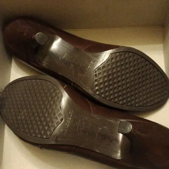 Aerosoles Brown Suede and Leather Heels - Picture 8 of 12